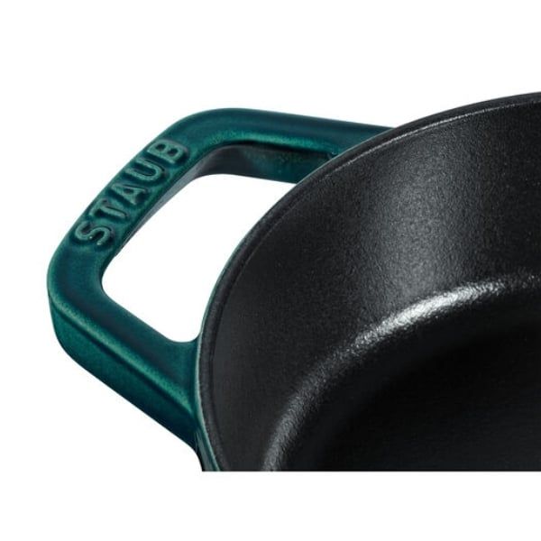 Chảo gang oval Staub nắp cá 32cm - Màu xanh Lamer