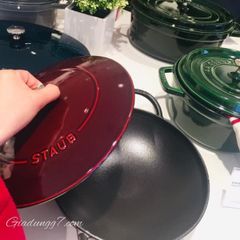 Chảo gang Staub Guss Wok 24cm - Màu Đỏ Mận 