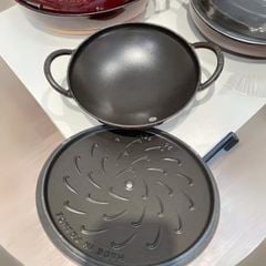  Chảo gang Staub Guss Wok 24cm - Màu Đỏ Mận 
