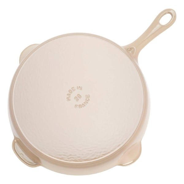 Chảo gang Staub Seasame 22cm 1.69L màu kem có miệng rót