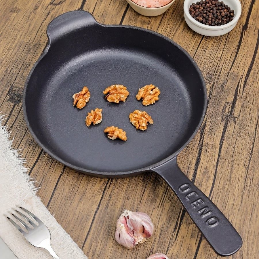 Chảo gang tròn Oceno cán dài size 18cm / 22cm