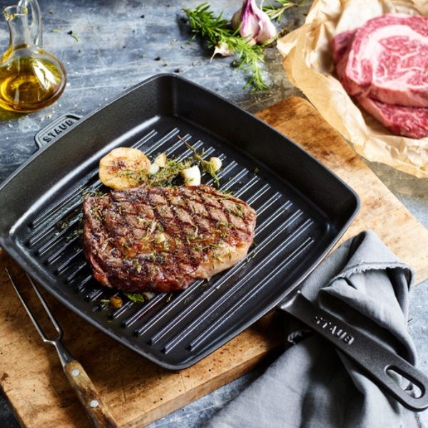 Chảo gang nướng vuông Staub 26cm - Màu đen