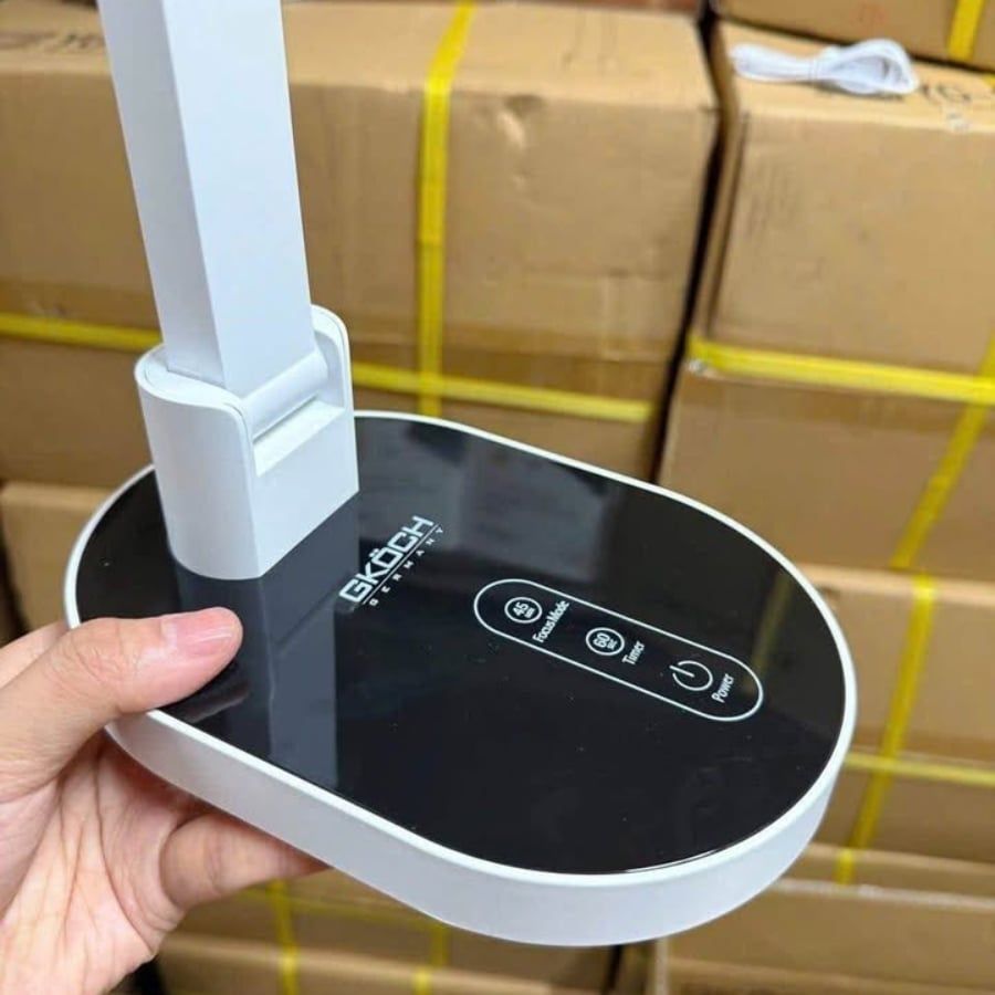 Đèn bàn chống cận Gkoch YG-8611L sạc điện