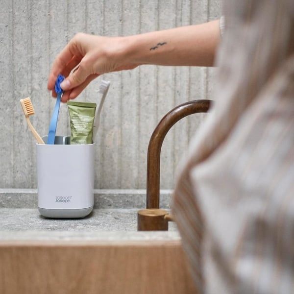 Hộp đựng bàn chải đánh răng Joseph Joseph 70509