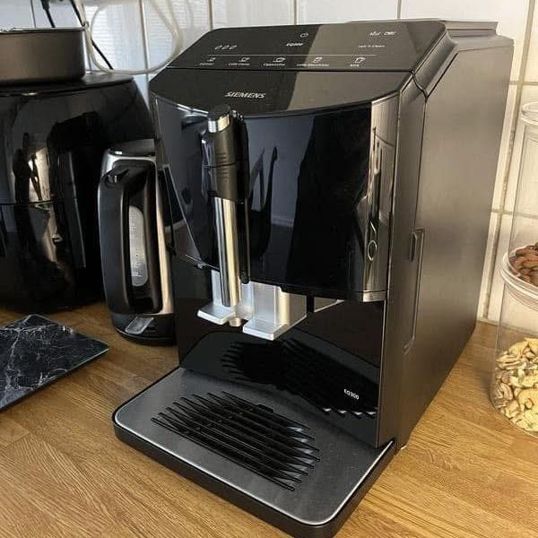 Máy pha cà phê tự động Siemens TF301E09 EQ300