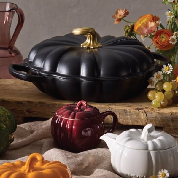 Nồi chảo bí ngô Le Creuset Rhone 28cm 2.5L - Màu Đen