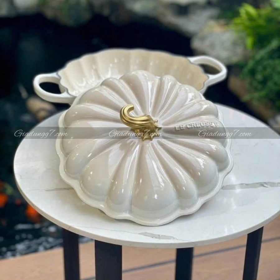 Nồi chảo gang Le Creuset Meringue 28cm 2.5L bí ngô - Màu kem