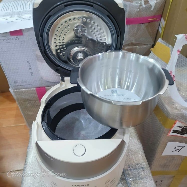 Nồi cơm điện cao tần Cuckoo CRP LHTAR0610FGI 1.08 Lít ruột inox