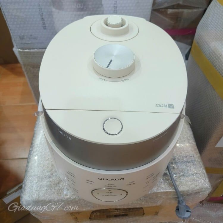 Nồi cơm điện cao tần Cuckoo CRP LHTAR0610FGI 1.08 Lít ruột inox
