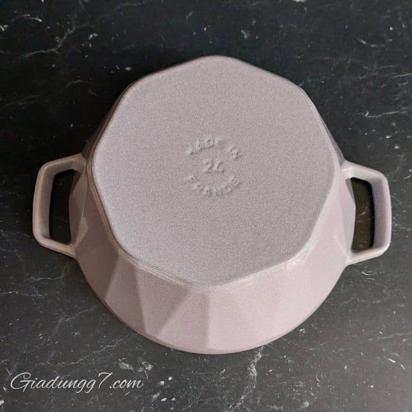 Nồi gang kim cương Staub 24cm 3.6L màu hồng - 118124117