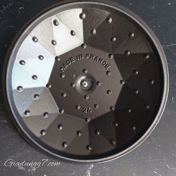 Nồi gang kim cương Staub 24cm 3.6L màu hồng - 118124117