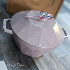 Nồi gang kim cương Staub 24cm 3.6L màu hồng - 118124117 