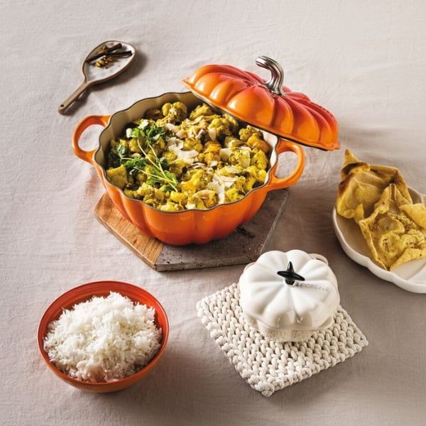 Nồi gang Le Creuset 24cm 3.7L bí ngô vàng cam