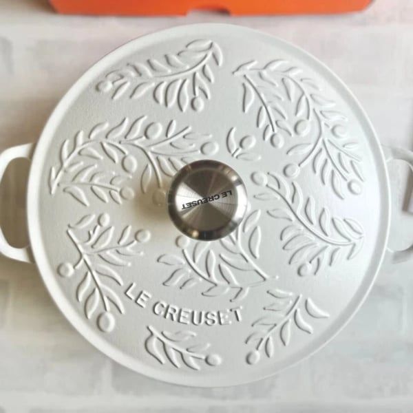 Nồi gang Le Creuset Marmite Olive Cành oliu 28cm 4.9L - Màu Trắng