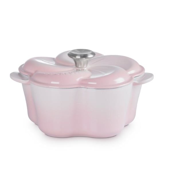 Nồi gang Le Creuset Petal hình hoa 2L màu hồng nhạt