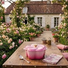  Nồi gang Le Creuset Petal hình hoa 2L (Màu hồng dâu/ vàng) 