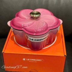  Nồi gang Le Creuset Petal hình hoa 2L (Màu hồng dâu/ vàng) 