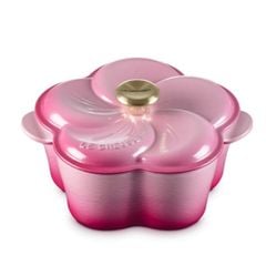 Nồi gang Le Creuset Petal hình hoa 2L (Màu hồng dâu/ vàng) 