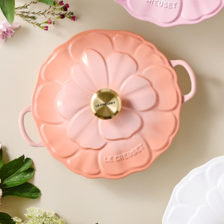 Nồi gang Le Creuset Signature Petal có nắp 26cm 4.1L Peche - Màu đào
