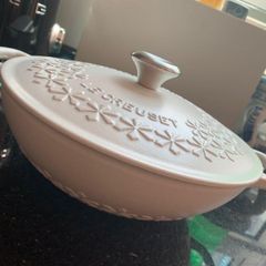  Nồi gang sâu lòng Le Creuset 22cm 1.8L - Hoa Mai Trắng 