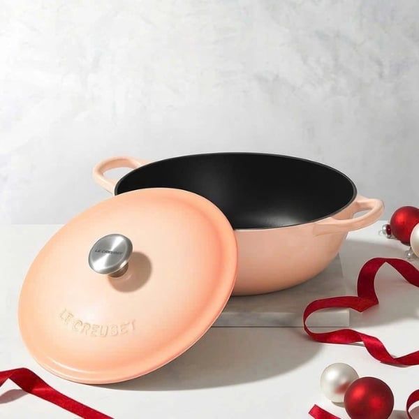 Nồi gang sâu lòng Le Creuset La Marmite Peche 22cm 2.6L - Màu Cam Đào