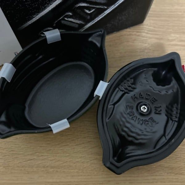 Nồi gang Staub 12cm hình gà - Màu xanh húng quế