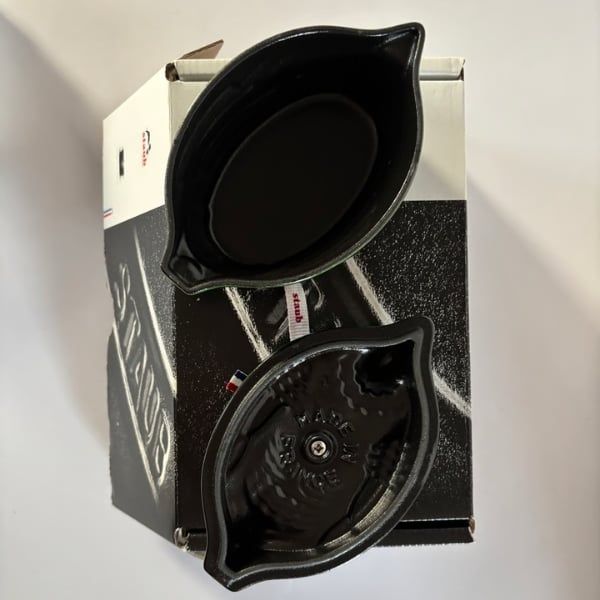 Nồi gang Staub 12cm hình gà - Màu xanh húng quế