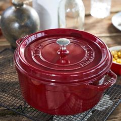  Nồi gang tròn Staub 24cm 3.7L - Màu đỏ đô 