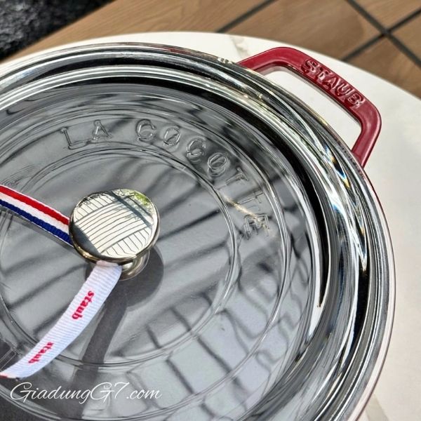 Nồi gang Staub 24cm 3.7L vung kính - Màu đỏ