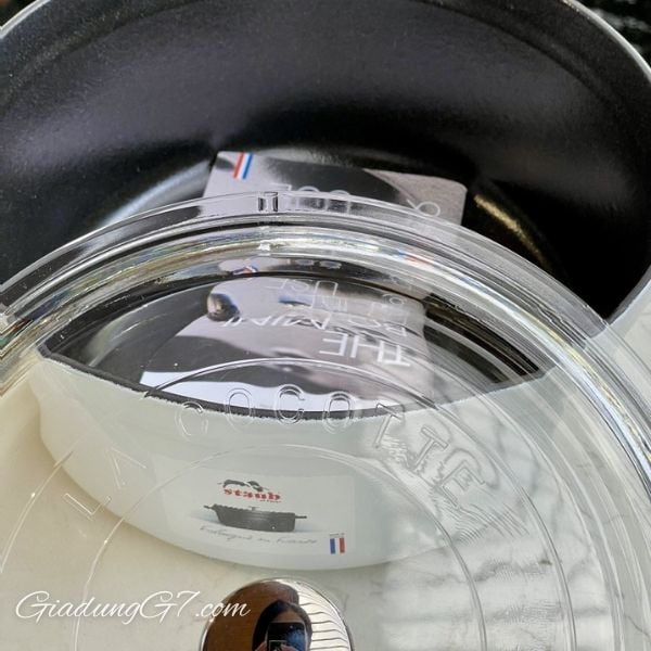 Nồi gang Staub  24cm 3.7L vung kính - Màu Trắng