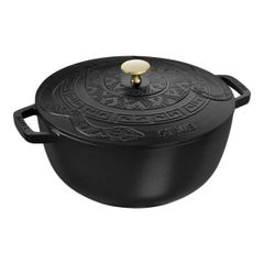  Nồi gang Staub 26cm có nắp hình rắn (Ất Tỵ) - Màu Đen 