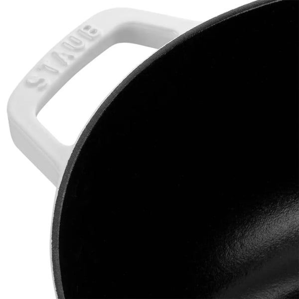 Nồi gang Staub 26cm có nắp hình rắn (Ất Tỵ) - Màu Trắng