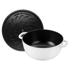  Nồi gang Staub 26cm có nắp hình rắn (Ất Tỵ) - Màu Trắng 