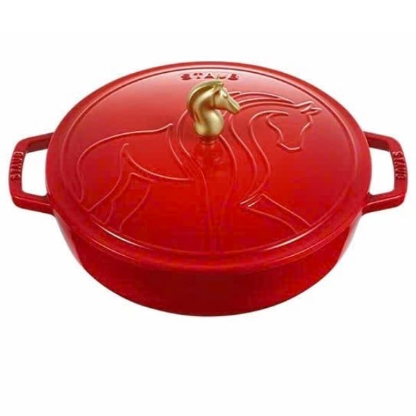 Nồi gang Staub 26cm có nắp hình ngựa - Màu Đỏ