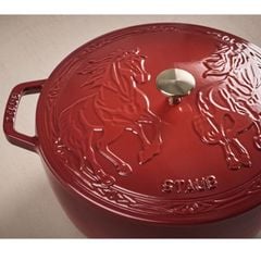  Nồi gang Staub 26cm 5L họa tiết song mã 