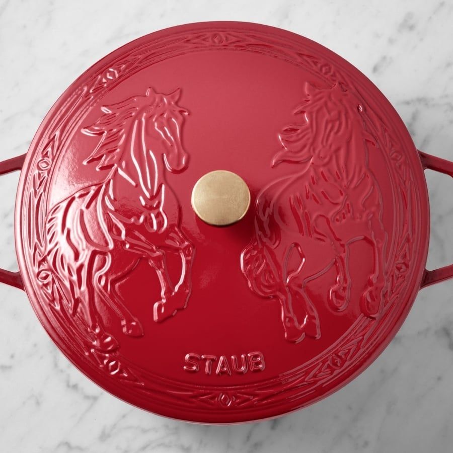 Nồi gang Staub 26cm 5L họa tiết song mã