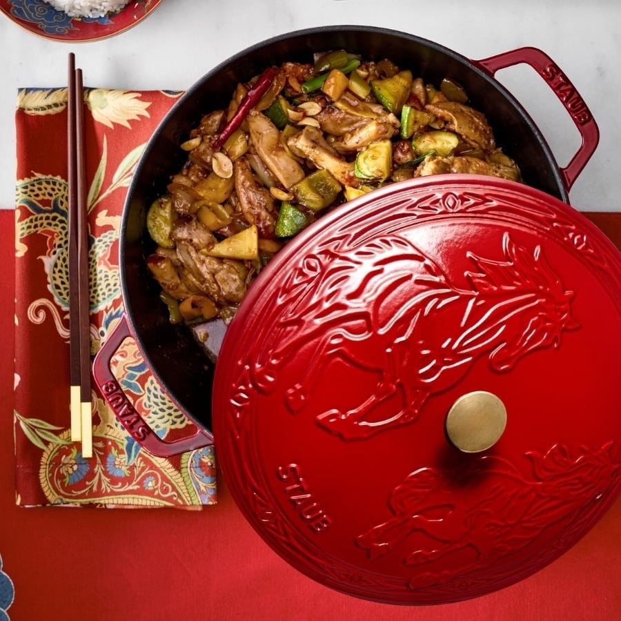 Nồi gang Staub 26cm 5L họa tiết song mã
