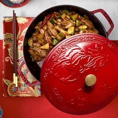  Nồi gang Staub 26cm 5L họa tiết song mã 