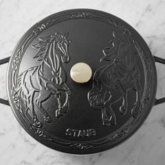  Nồi gang Staub 26cm 5L họa tiết song mã 