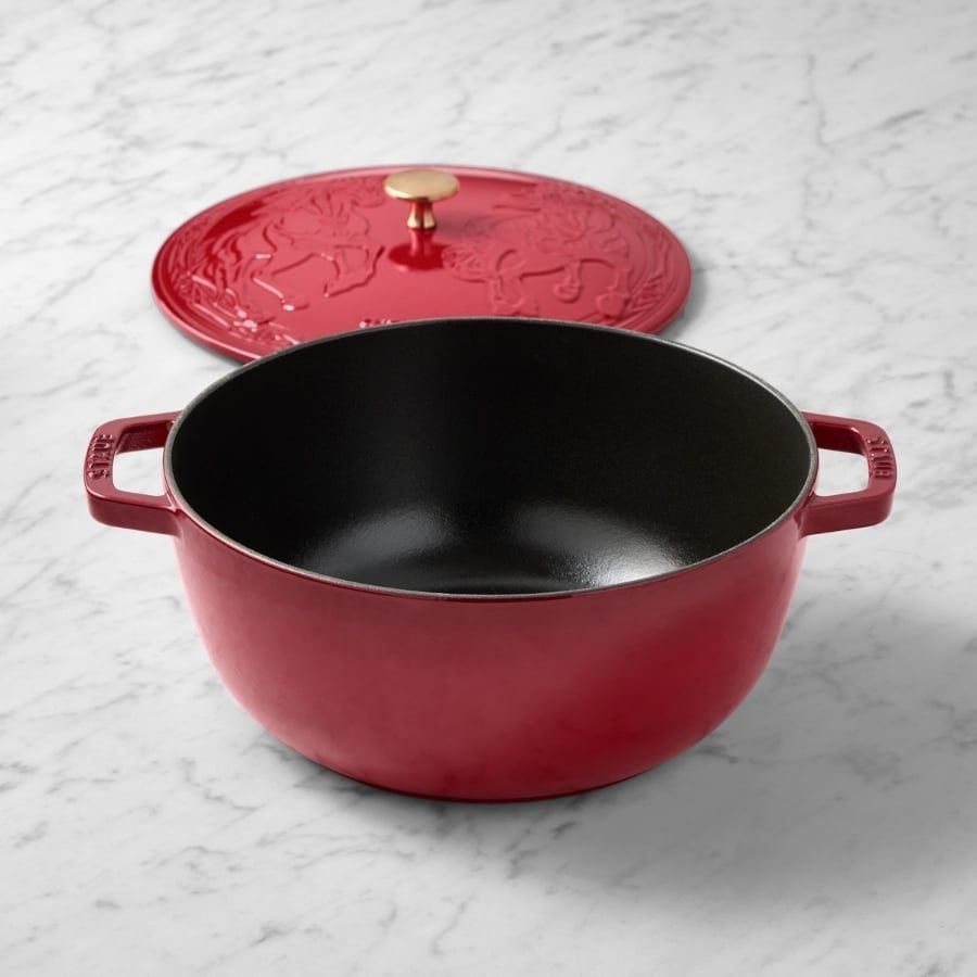 Nồi gang Staub 26cm 5L họa tiết song mã