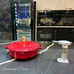  Nồi gang Staub 28cm 3.7L nắp ngựa - Màu Đỏ 1034443 