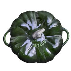  Nồi gang Staub bí ngô 24cm 3.45L - Màu xanh húng quế 1030324 