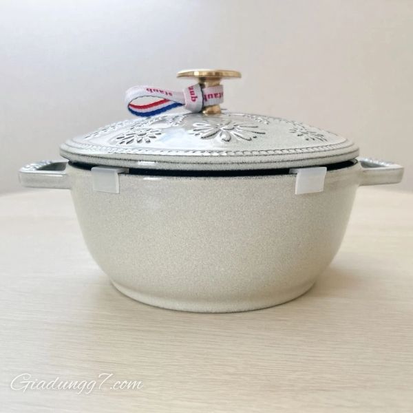Nồi gang Staub Margaret bông lúa 16cm 1.1L màu ghi xám - 1125816107