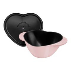  Nồi gang Staub Heart 20cm hình trái tim 1.75L - Màu hồng sorbet 