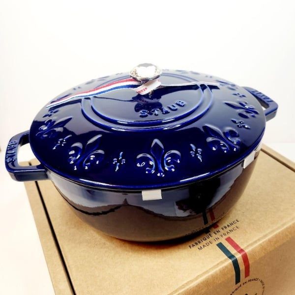 Nồi gang Staub Iris 24cm 3.6L - Màu xanh dương đậm 11302491