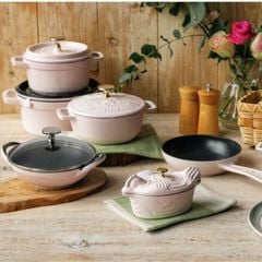  Nồi gang Staub Margaret bông lúa 16cm 1.1L màu hồng sorbet 