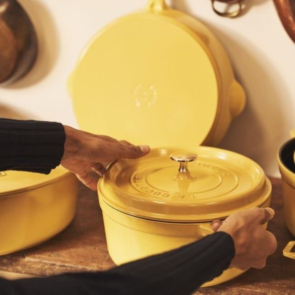 Nồi gang tròn Staub 24cm 3.7L màu vàng chanh Citron