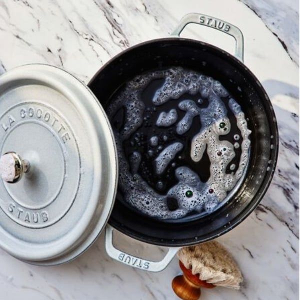 Nồi gang tròn Staub 24cm 3.8L - Màu trắng sữa White Truffle