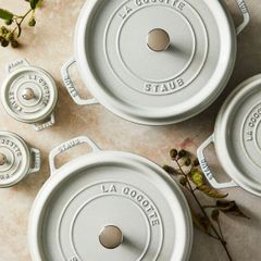 Nồi gang tròn Staub 24cm 3.8L - Màu trắng sữa White Truffle 
