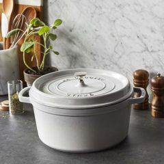  Nồi gang tròn Staub 24cm 3.8L - Màu trắng sữa White Truffle 